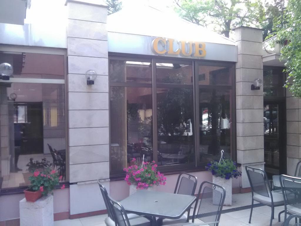 迪纳拉酒店 利夫诺 外观 照片