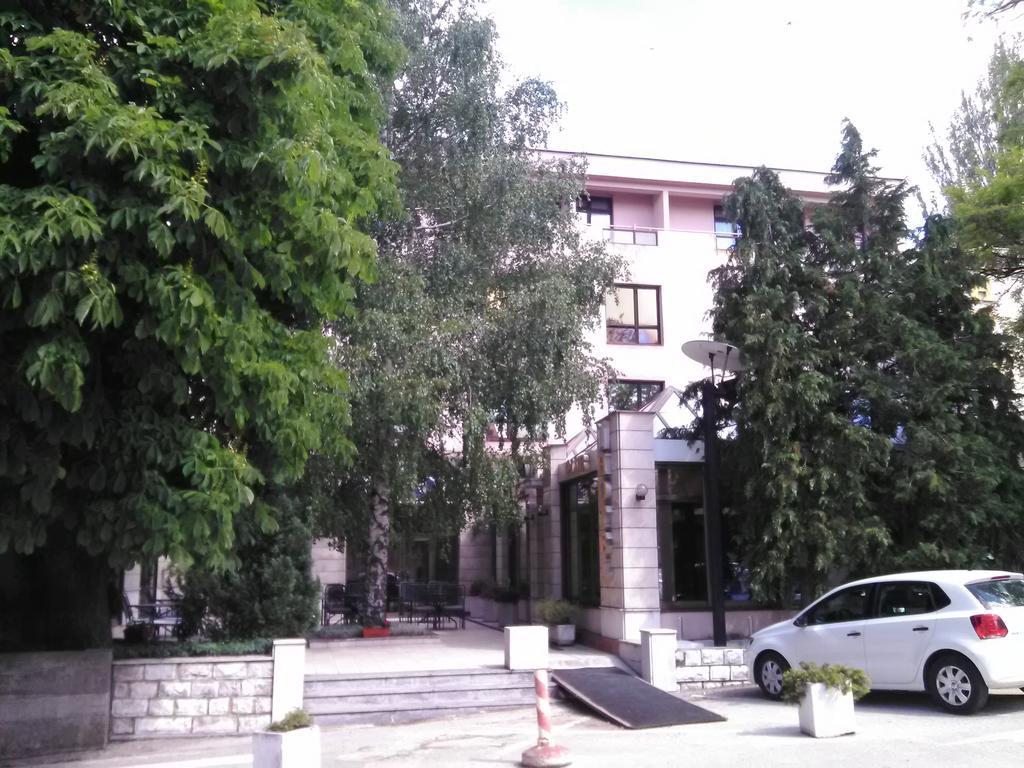 迪纳拉酒店 利夫诺 外观 照片